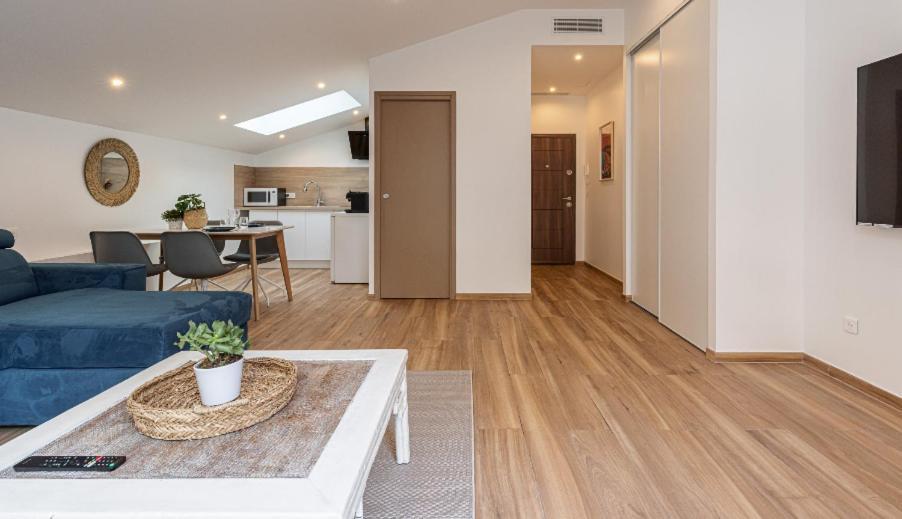Studio Cozy Avec Terrasse N12 Nizza Kültér fotó